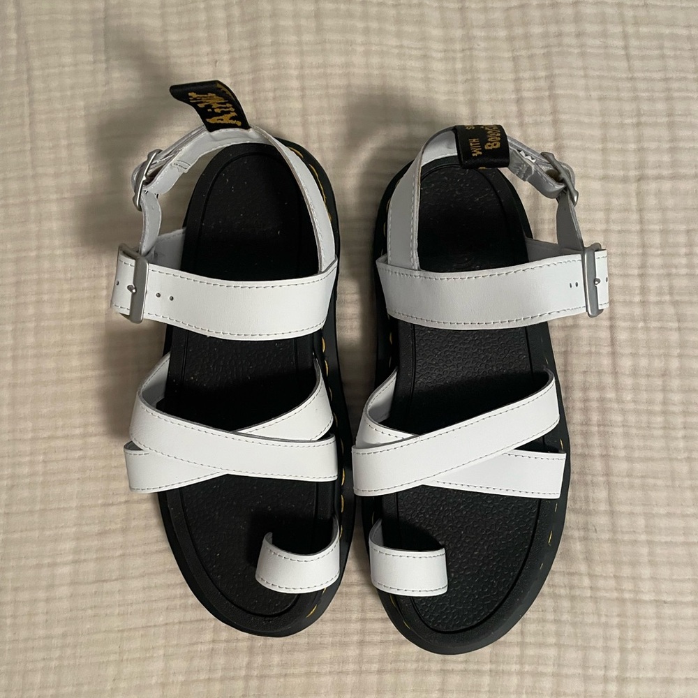 Doc Martens Avry Hydro Leather sandals